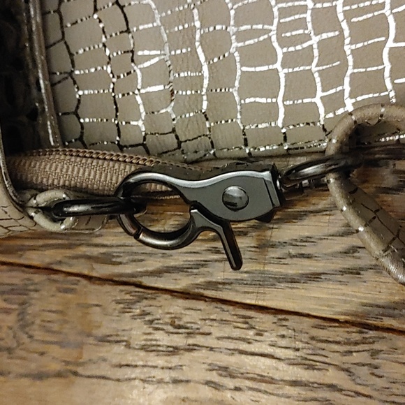 Ladies Silver Rose Cross Body Multi zippered Purse - Picture 4 of 8